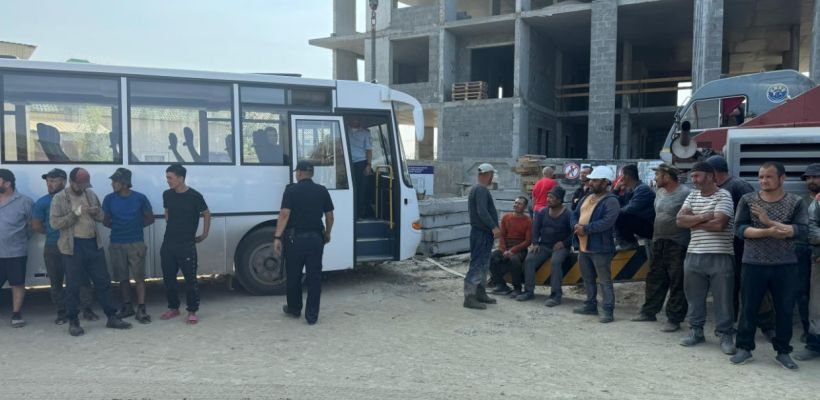 В Якутии на 2025 год запретили привлекать к работе мигрантов в легковом такси