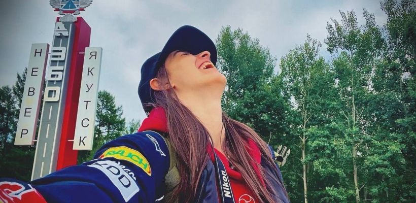 «Нервничала, когда села к троим рабочим». Одинокая девушка добралась из Сыктывкара до Якутии автостопом