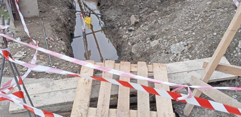 В Якутске чинят кабель, из-за обрыва на котором жильцы многоквартирного дома четвертые сутки остаются без электричества