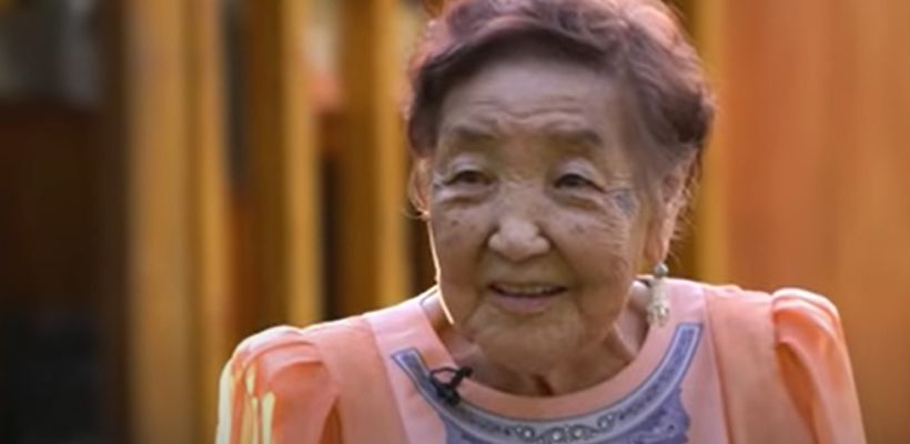 В Якутии 95-летняя Анастасия Филиппова играет в шашки с ИИ, разучивает песни, готовит быырпах и знает, что такое Телеграм-каналы