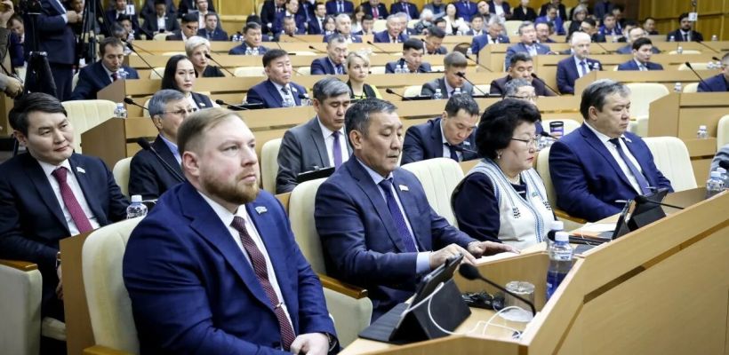 «Тунеядец, молодец, юнец»: Дмитрию Панькову грозит выговор, что думают о его опросе другие депутаты?