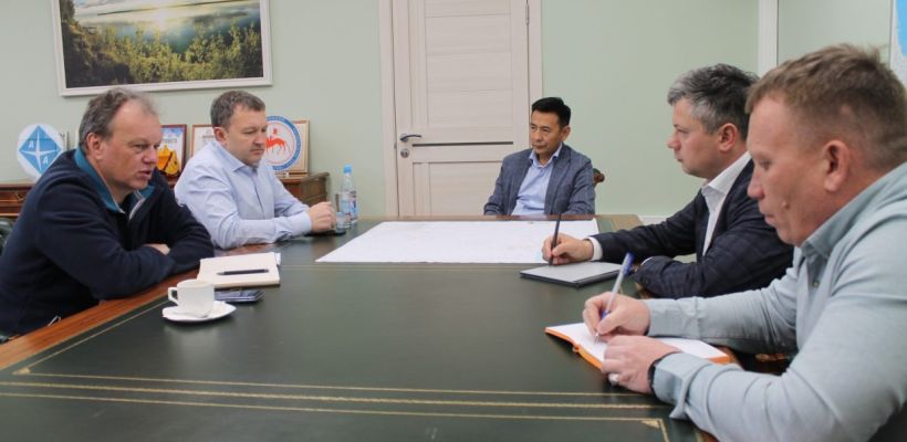 Состоялась рабочая встреча АО «Алмазы Анабара» с представителями ГК «ДСТ-УРАЛ»