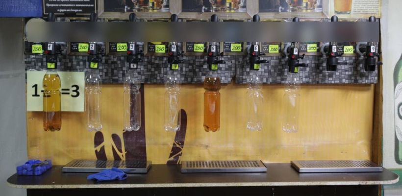 Мэр Якутска потребовал штрафовать «наливайки». Муниципалитет может наказать псевдобары только за вывеску и мусор