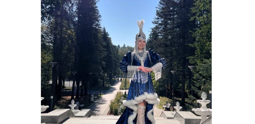 Участница конкурса "Мисс Россия" Аина Пудова показала свой национальный костюм