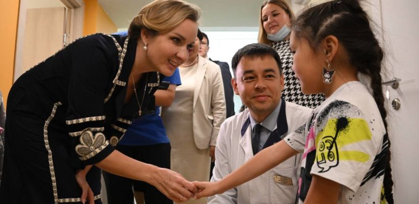 Как детский омбудсмен России показала московский шик местным чиновницам