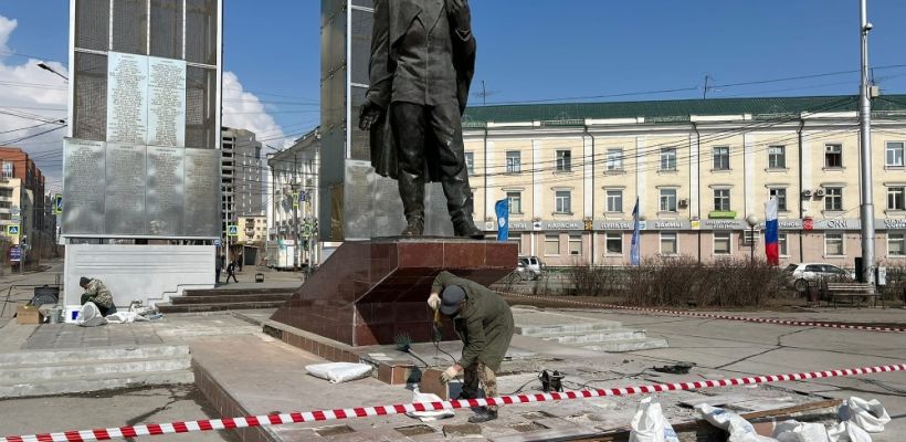 Мнимый ремонт памятника Ойунскому: мэрия Якутска деньги не взыскала, уголовное дело суд вернул прокурору