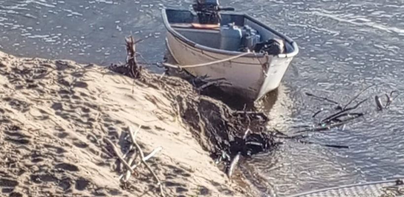 Уплыл на лодке с новым знакомым