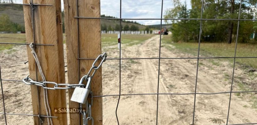 Кирилл Бычков во время линейки в Высшей школы музыки отчитался об установленном свайном поле. Но так ли это?