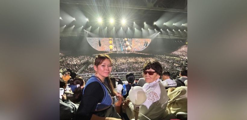 Якутянка, пережившая четыре операции по удалению опухоли головного мозга, отметила 75-летие на концерте Димаша Кудайбергена