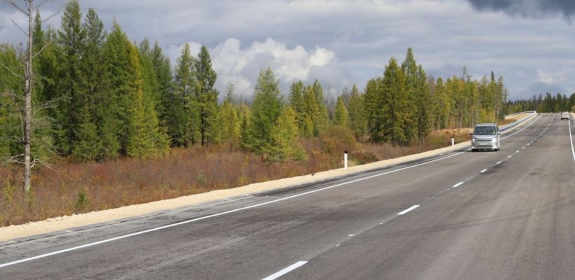 В Алданском районе заасфальтировали еще 18 километров автодороги «Лена». Полностью трассу отремонтируют к 2026 году