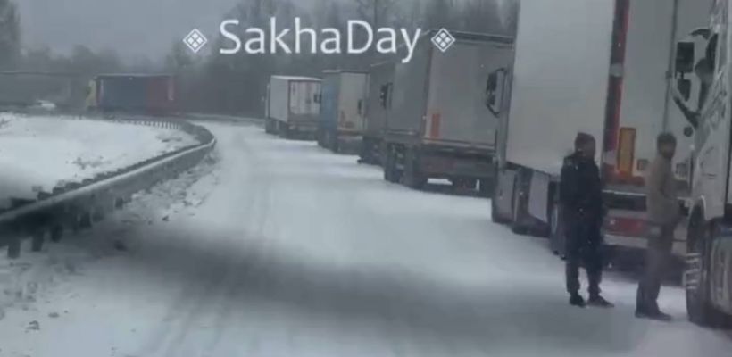 Еще более 70 километров автодороги «Лена» закрыли из-за непогоды. В Нерюнгринском районе застряли более 200 грузовиков