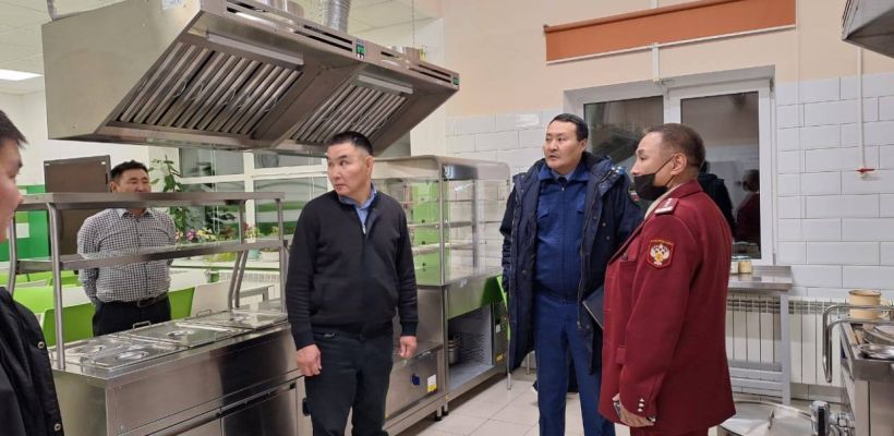 "Госпитализировано 24 ребенка, на амбулаторном лечении находятся трое". Минздрав назвал количество детей, отравившихся в Якутии