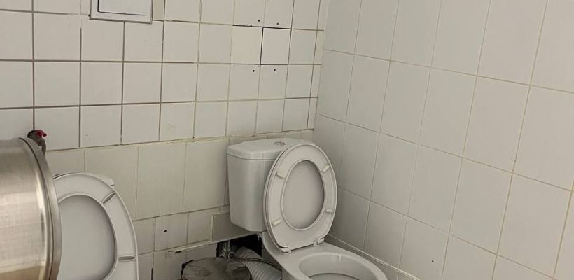 В медцентре Якутска пообещали убрать второй унитаз в мужском туалете