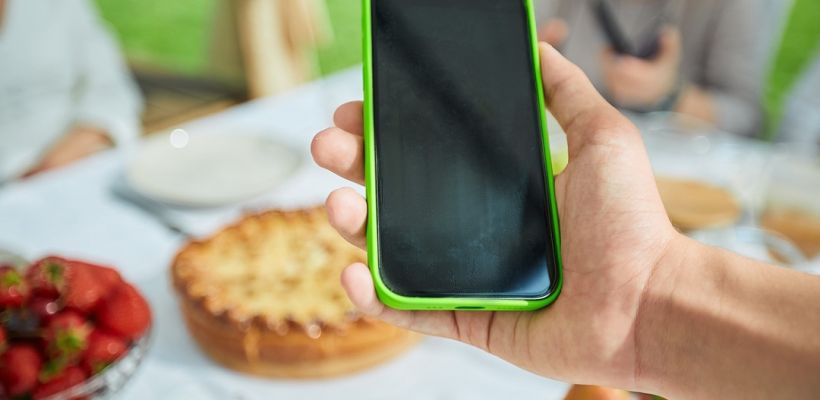 Как подобрать телефон для пожилого человека