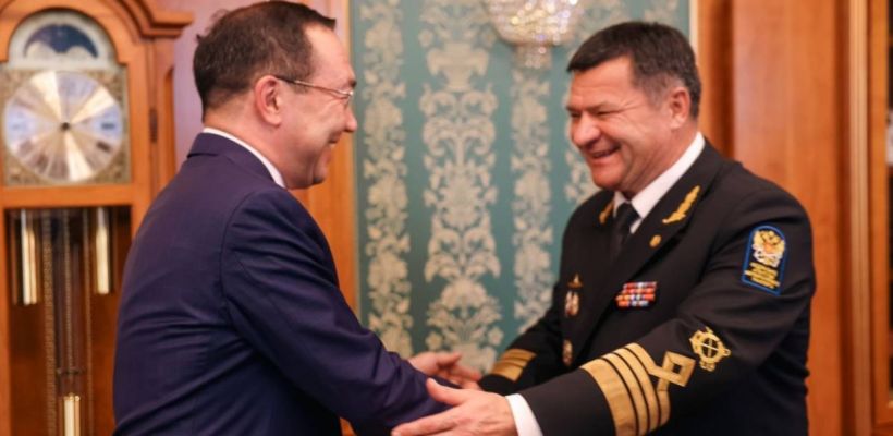 Глава Якутии и бывший премьер республики запечатлели теплую встречу на фото