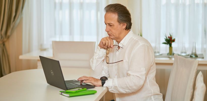 Как обезопасить пенсионеров от телефонных мошенников