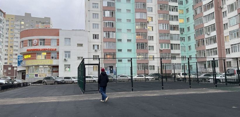 В Якутске «Основа», получающая госзаказы постоянно, второй год не может закончить ремонт двора