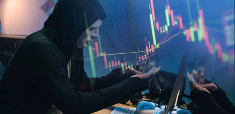 Житель Якутска, решив заработать на инвестициях, отправил мошенникам 2,4 миллионов рублей