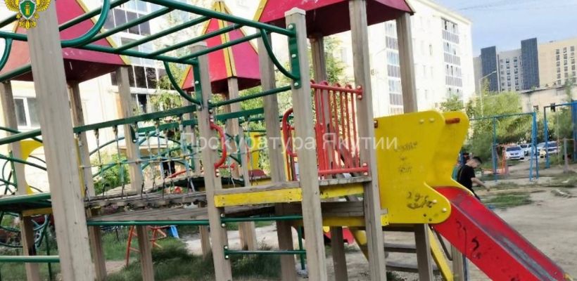 В Якутске Управа выплатила компенсацию ребенку за полученную травму на детской площадке