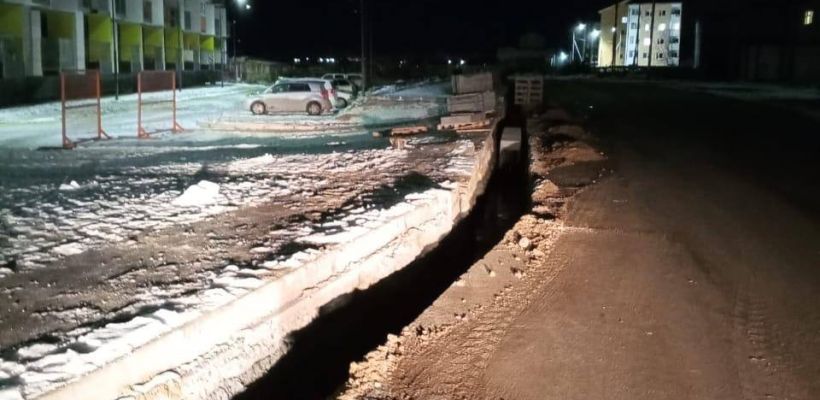 В Якутске люди проваливаются в канаву со штырями в новом микрорайоне «Звездный»