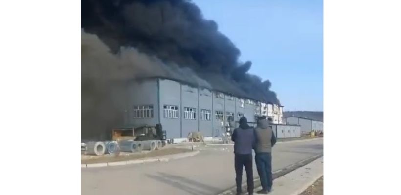 В Якутске горит цех в селе Капитоновка, принадлежащий резиденту ТОР "Кангалассы"