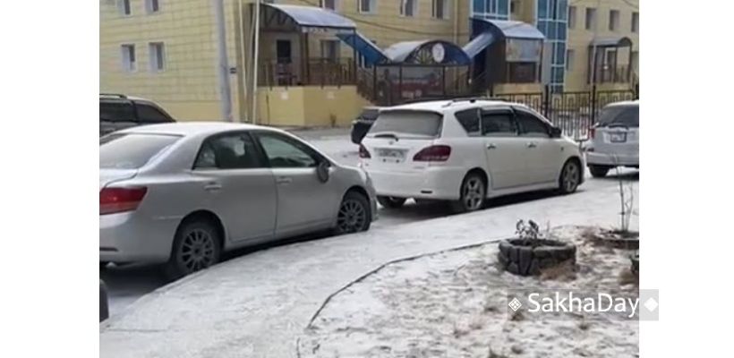 В Якутске хулиганы разбили несколько автомобилей на улице Свердлова (видео)