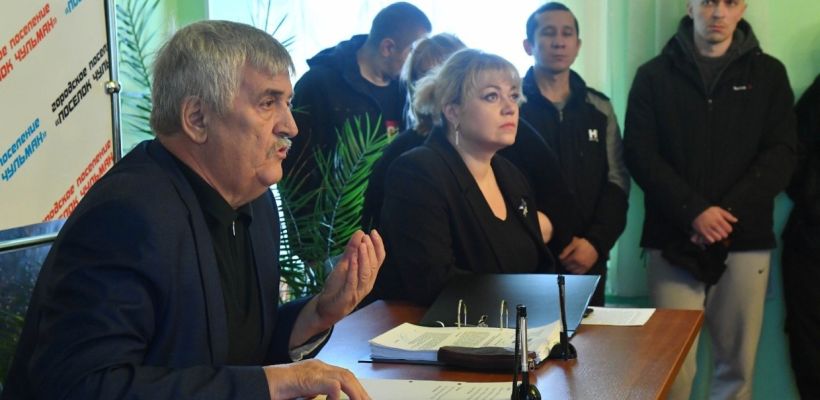 «Главная проблема — нет людей». Глава Чульмана заявил о нехватке специалистов по отлову собак — днем ранее стая псов напала на ребенка