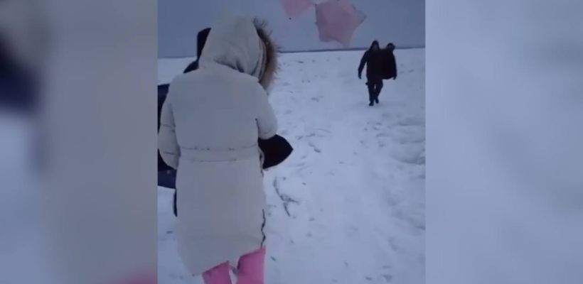 В Перинатальном центре осудили поступок женщины, перешедшей пешком реку Лена с грудным ребенком