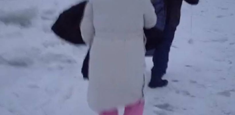 В Якутии прокуратура обратила внимание на семью, вынужденную переходить реку после выписки из роддома