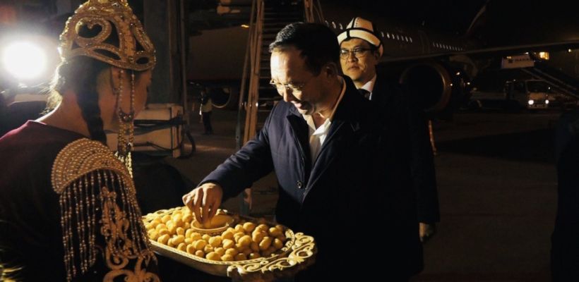 Фотофакт: В Кыргызстан прибыл глава Якутии Айсен Николаев