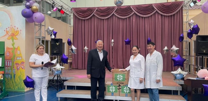 АО «СМК «Сахамедстрах» поддержал акцию в честь  Международного дня недоношенных детей