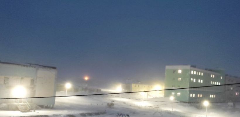 В Тикси из-за непогоды закрыли школы и детские сады. Женщинам разрешили не выходить на работу