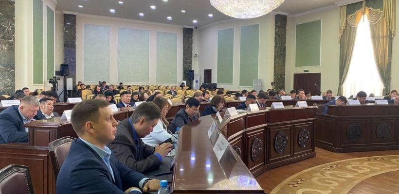 В Гордуме проголосовали за отмену прямых выборов мэра Якутска, но не разобрались, как отбирать депутатов-избирателей