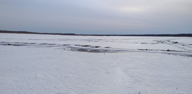 В Оленекском районе снегоход провалился под лед, пассажиры пропали
