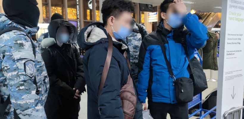 Трое граждан Вьетнама выдворены из страны