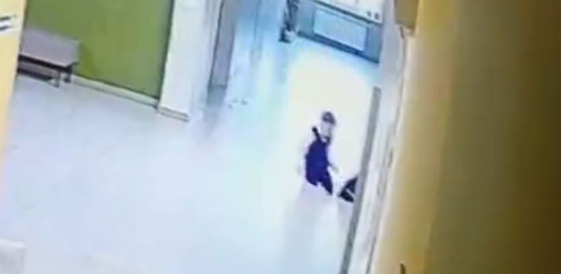 В Якутске сотрудницы Речевой школы толкнули и ударили по голове первоклассника