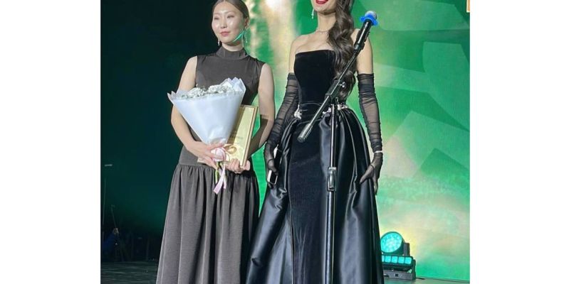 "Кого из них наградили?". В соцсетях обсуждают, как светская львица вручала награду чемпионке мира