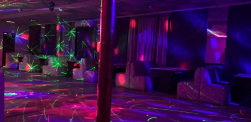 В Якутске закрыли ночной клуб на улице Дежнева. Арендатор заявил, что его вынудили это сделать