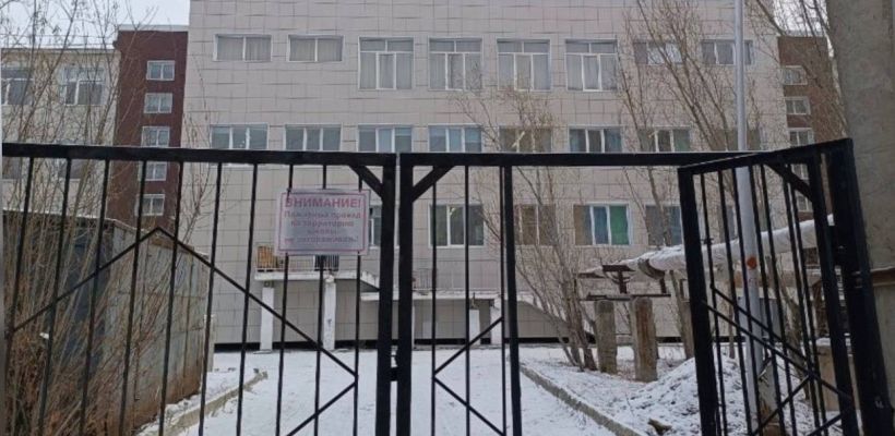 Родители пожаловались на тараканов в столовой школы № 10 в Якутске. Директор считает, что проблему раздули