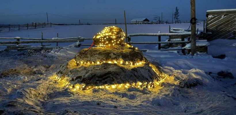 Фотофакт: В Якутии слепили символ года из навоза