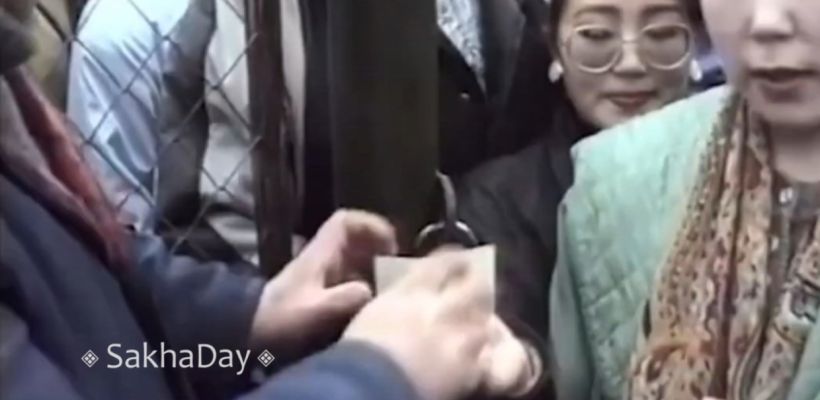 Две девушки саха попали в видео о Санкт-Петербурге в 1993 году