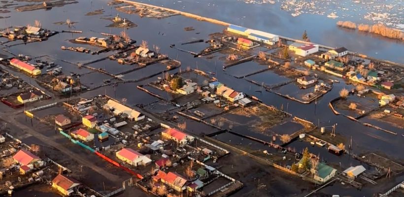 Пострадавшим от весеннего паводка в Якутии обещают перечислить доплаты. Но вопросы остаются
