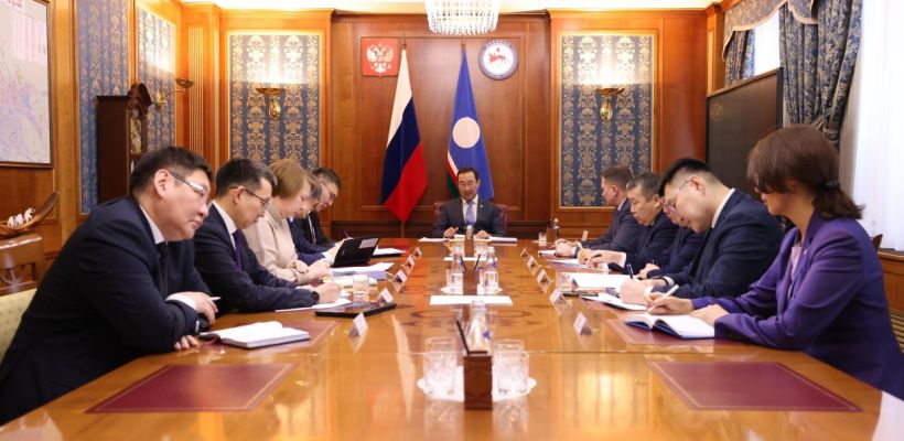 Айсен Николаев проверил участников совещания на знание истории