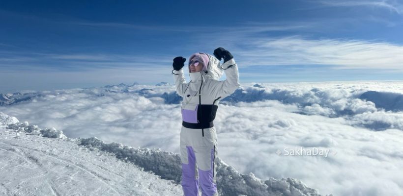 Нерюнгринка сыграла на хомусе после восхождения на Эльбрус