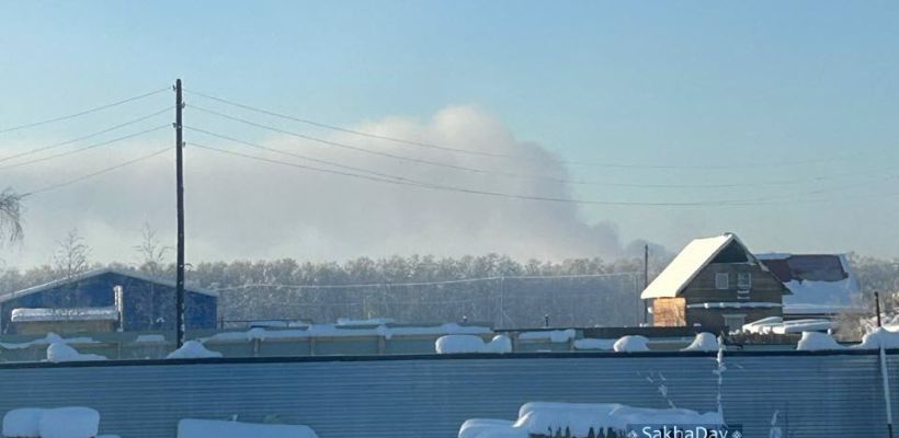 "Из-за постоянного дыма приходится увозить детей". Что говорят жители Намцев о горящей свалке?