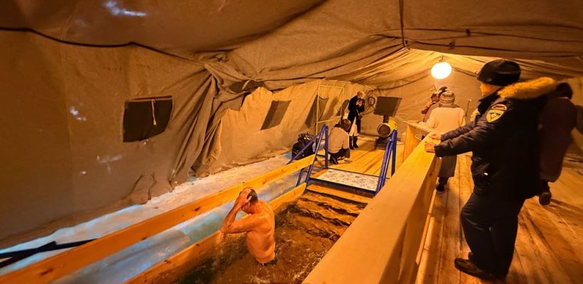 Крещенские купания в Якутске: на Зеленом лугу оживленно