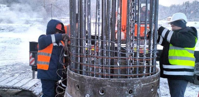 "Я вижу только одну сваю, а где остальные?", - депутат Поскачин не поверил отчету об установке 53-х свай Ленского моста