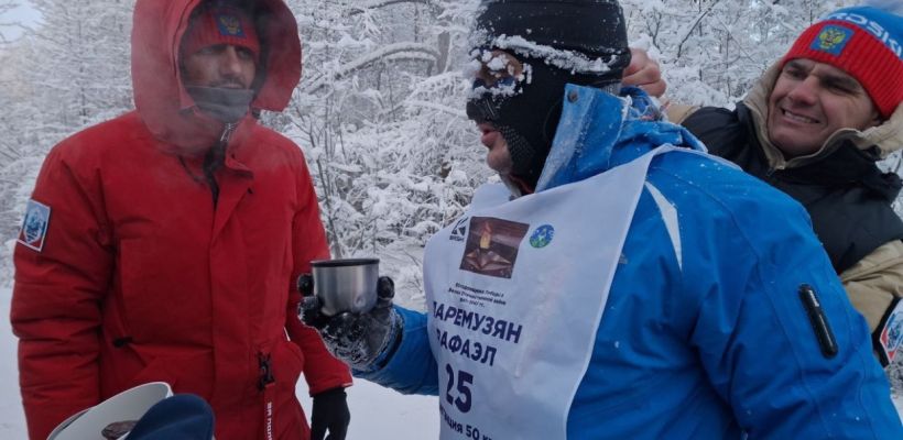 Доктор пробежал 50 км на Полюсе холода  и собрал 500.000 рублей на лечение детей-сирот