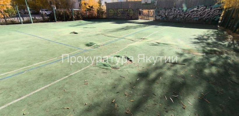 Детская площадка в центре Якутска признана опасной