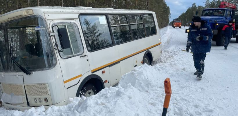 Из-за оттепели автобус с пассажирами в Ленском районе попал в ДТП